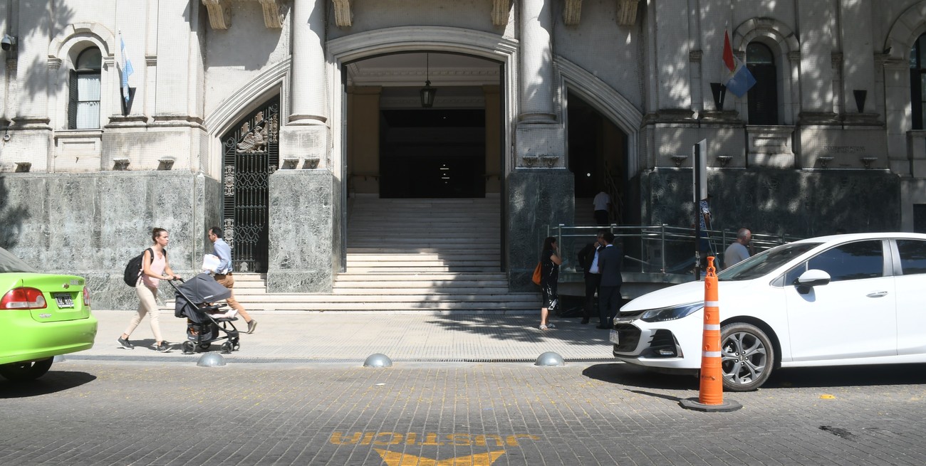 Se trata ni más ni menos que la garantía establecida para que el imputado pueda ser juzgado por sus propios pares. Foto: Flavio Raina/Archivo