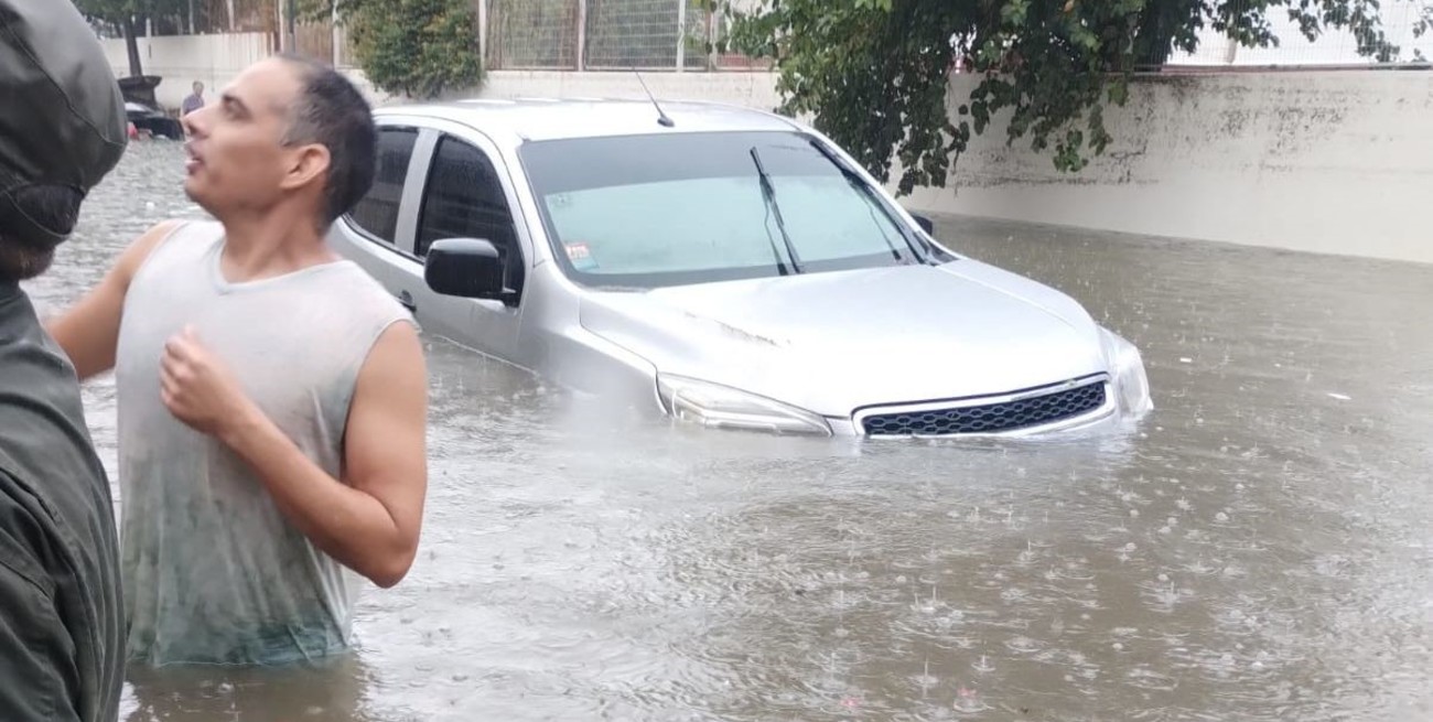 Un temporal de agua y viento sorprendió a los correntinos este domingo, entre las 2 y las 6 de la madrugada. Foto: Ministerio de Seguridad