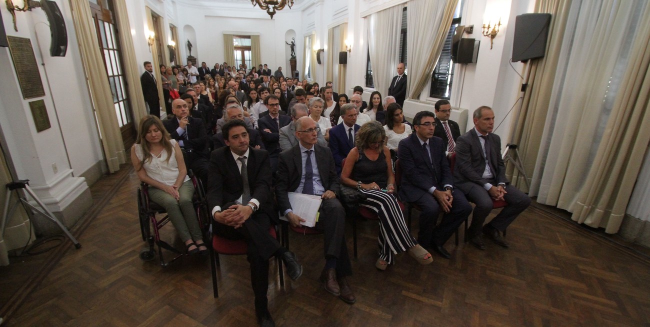 Maiarota (primero de izq a der), en la primera fila del Salón de Actos de la Corte en diciembre de 2017, cuando era presidente del Consejo de la Magistratura. Foto: Mauricio Garín