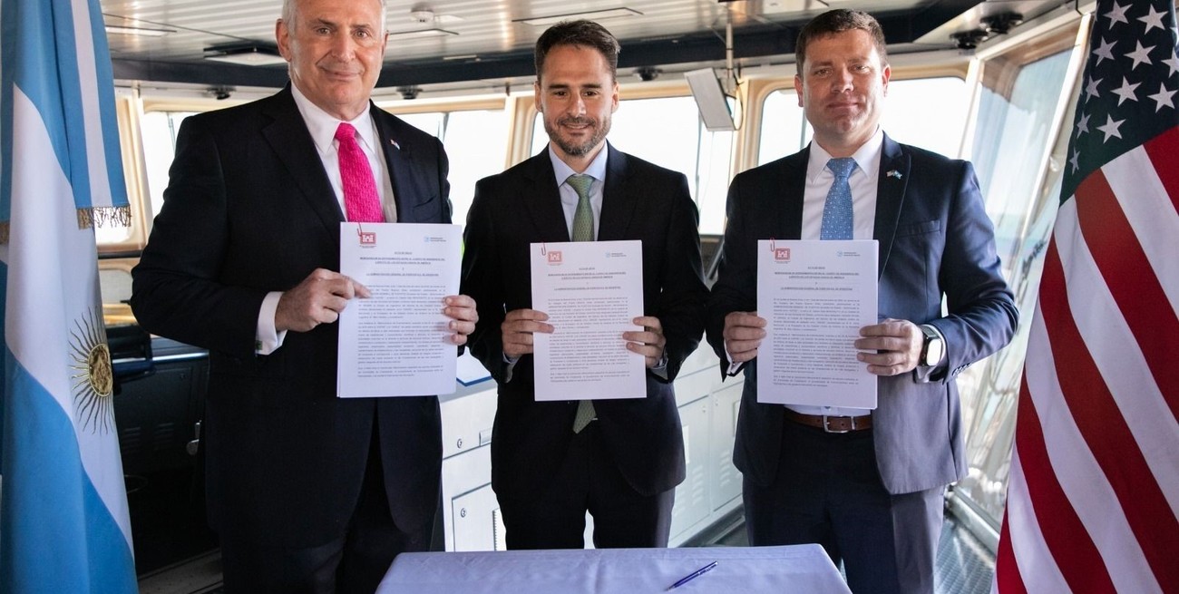 El acta llevó la firma del Embajador de Estados Unidos, el Interventor de AGP y el representante del Cuerpo de Ingenieros de Estados Unidos. Foto: Gentileza AGP