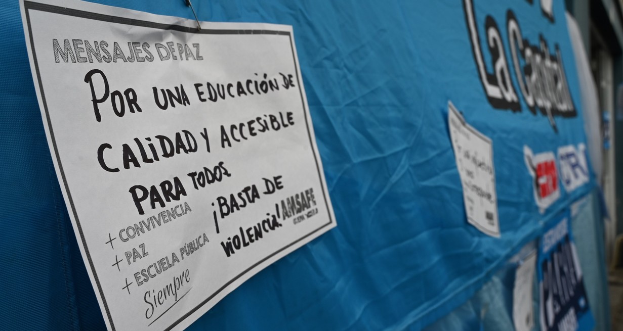 En La Capital, se optó por actividades de concientización en torno a la consigna "Escuelas como territorios de paz". Crédito: Mauricio Garín