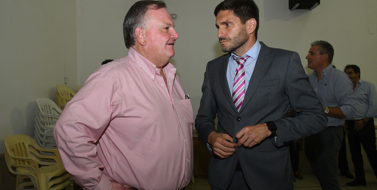 El senador Felipe Michlig recibió a Pullaro en la sede del comité provincial. Foto: Manuel Fabatia