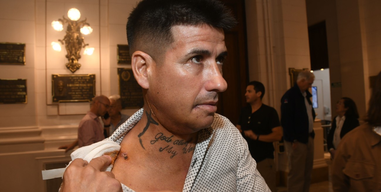 Matías Gamboa, que fue candidato a presidente comunal el año pasado, participó de la sesión legislativa en la que se sancionó la intervención de Villa Saralegui. Foto: Flavio Raina