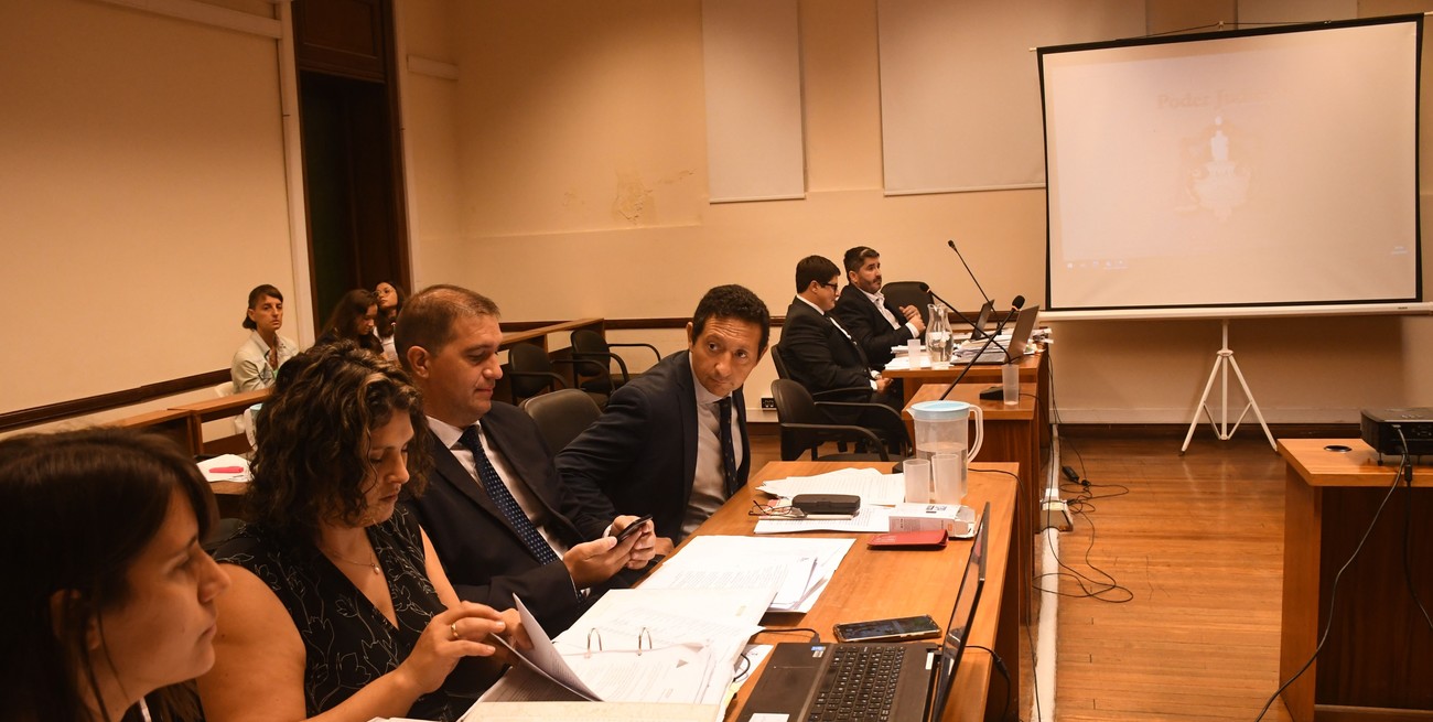 Los fiscales Estanislao Giavedoni y Carlos Lacuadra se mostraron conformes con la resolución judicial. Foto: Flavio Raina