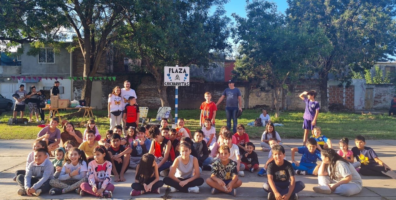 El 2 de abril se hizo la inauguración simbólica del espacio público. Los vecinos le pusieron nombre, un cartel y pintaron un mural. Crédito: Gentileza