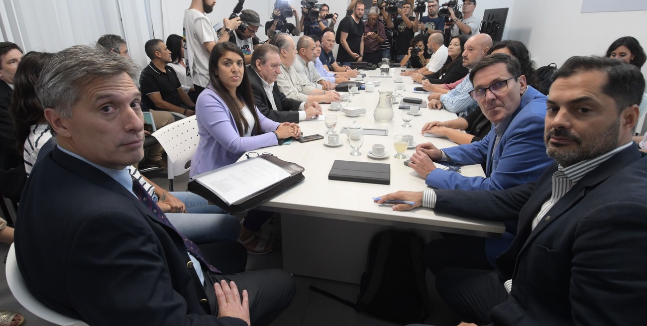 El plan es uno de varios puntos de confrontación con los sindicatos, los cuales consideran que este "premio" sí afecta al haber del sector docente: Foto: Archivo El Litoral