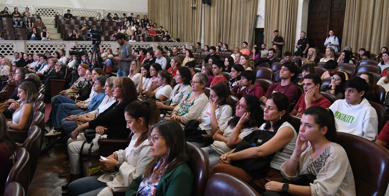 Ante un Paraninfo repleto, la filósofa feminista fue distinguida el lunes 22 de abril por la UNL. Foto: Manuel Fabatia