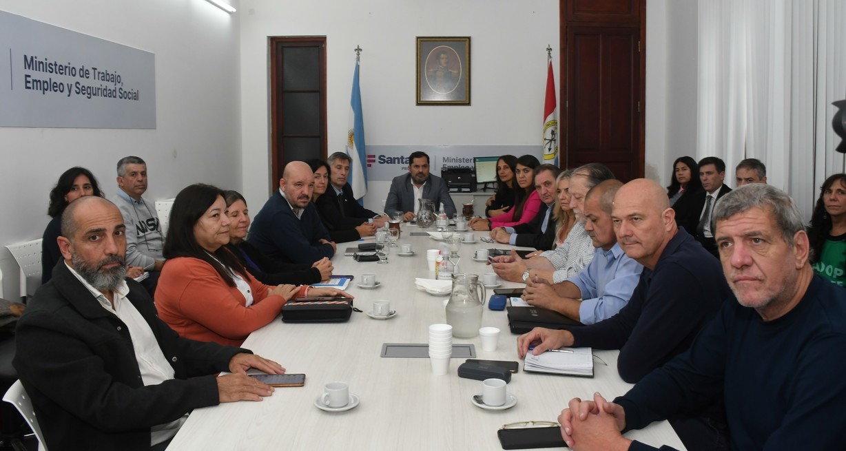 La paritaria docente se desarrolló en la tarde de este lunes en el Ministerio de Trabajo, Empleo y Seguridad Social. Foto: Manuel Fabatía.
