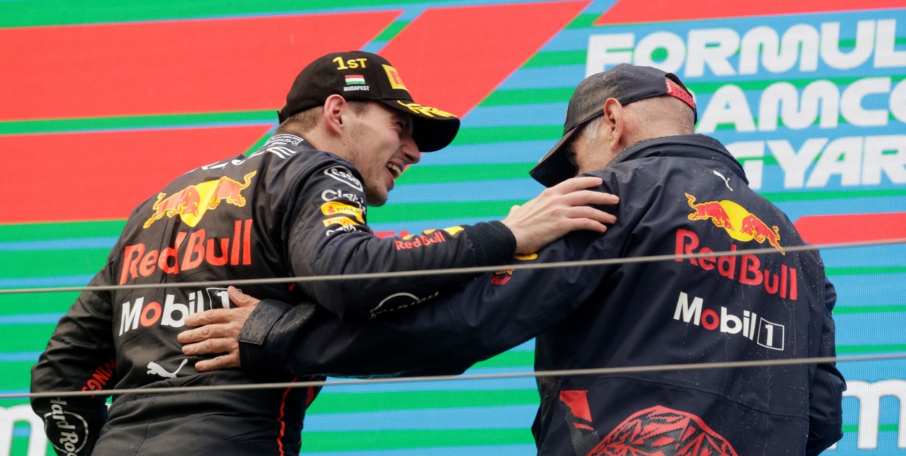 Formula One F1 - Hungarian Grand Prix - Hungaroring, Budapest, Hungary - July 31, 2022
Red Bull's Max Verstappen celebrates on the podium after winning the race with Red Bull Chief Technical Officer Adrian Newey REUTERS/Lisa Leutner