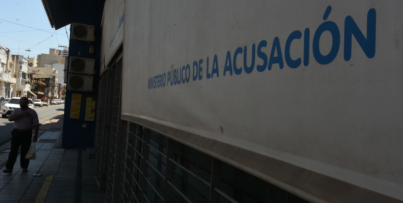 Los fiscales del MPA, Ezequiel Hernández y Bárbara Ilera, adelantaron que pedirán 5 años de prisión para ambos implicados. Foto: Mauricio Garín/Archivo
