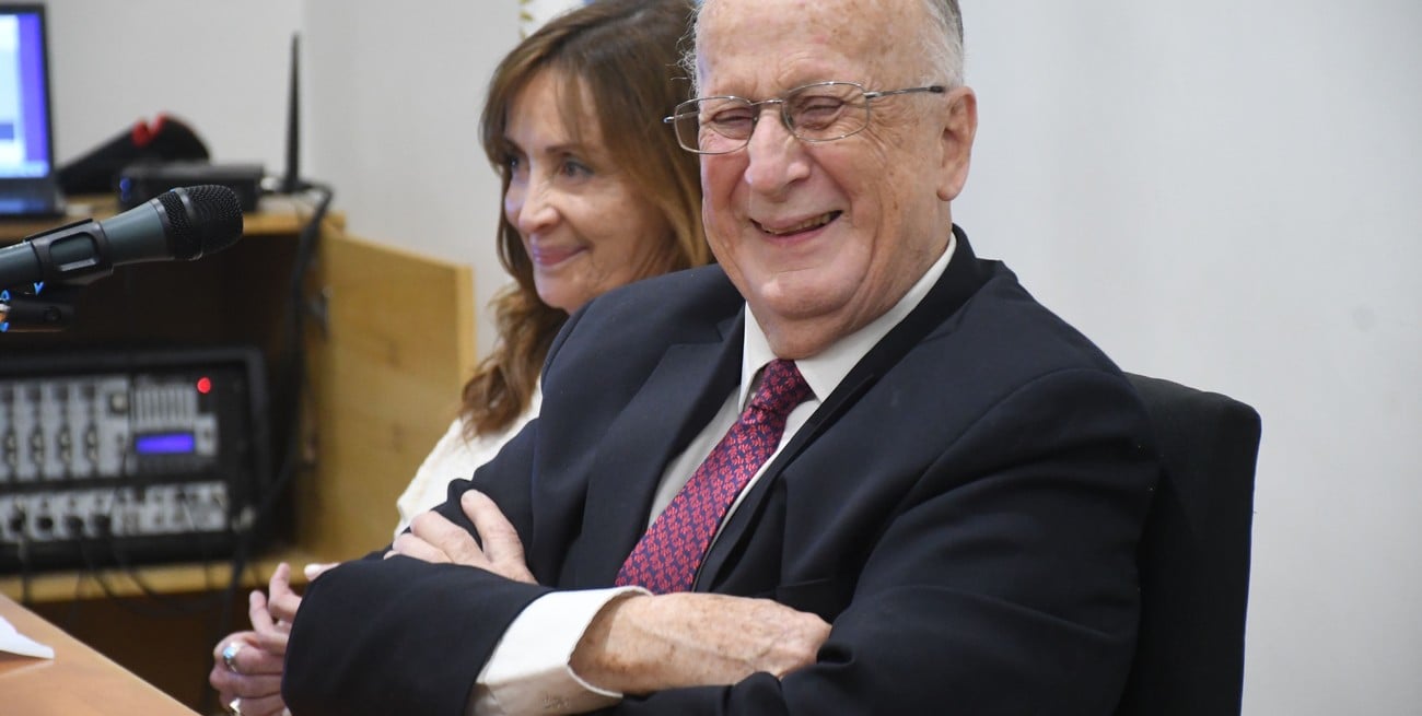 Homenaje al profesor Dr. Julio de Olazábal en la Facultad de Ciencias Jurídicas y Sociales de la UNL.