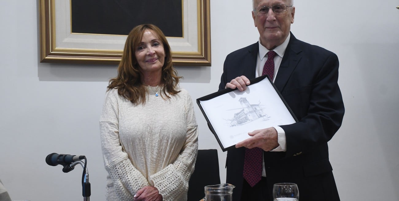 Homenaje al profesor Dr. Julio de Olazábal en la Facultad de Ciencias Jurídicas y Sociales de la UNL.