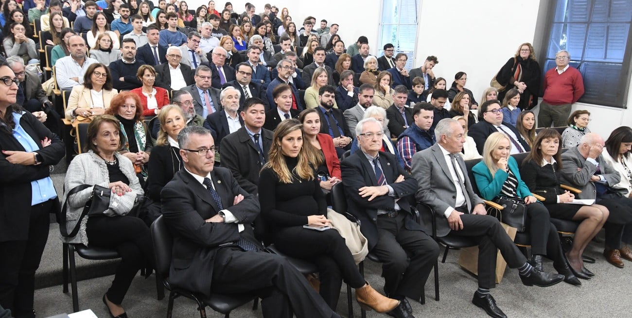 Homenaje al profesor Dr. Julio de Olazábal en la Facultad de Ciencias Jurídicas y Sociales de la UNL.