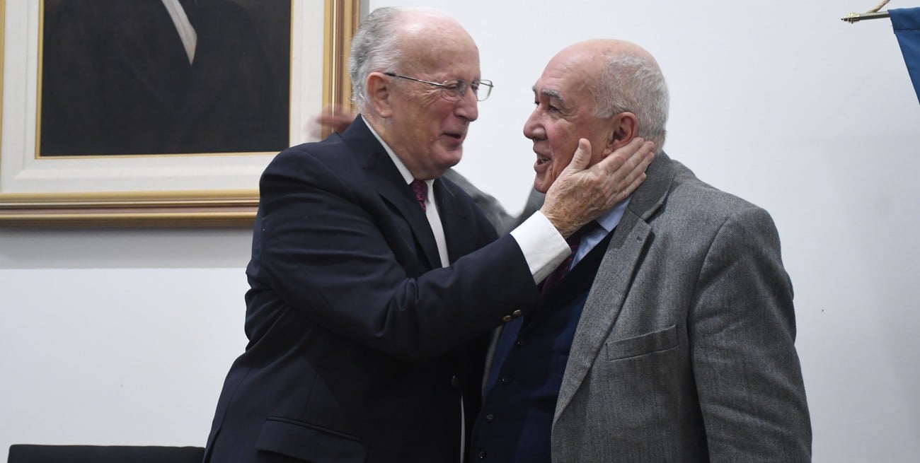 Homenaje al profesor Dr. Julio de Olazábal en la Facultad de Ciencias Jurídicas y Sociales de la UNL.