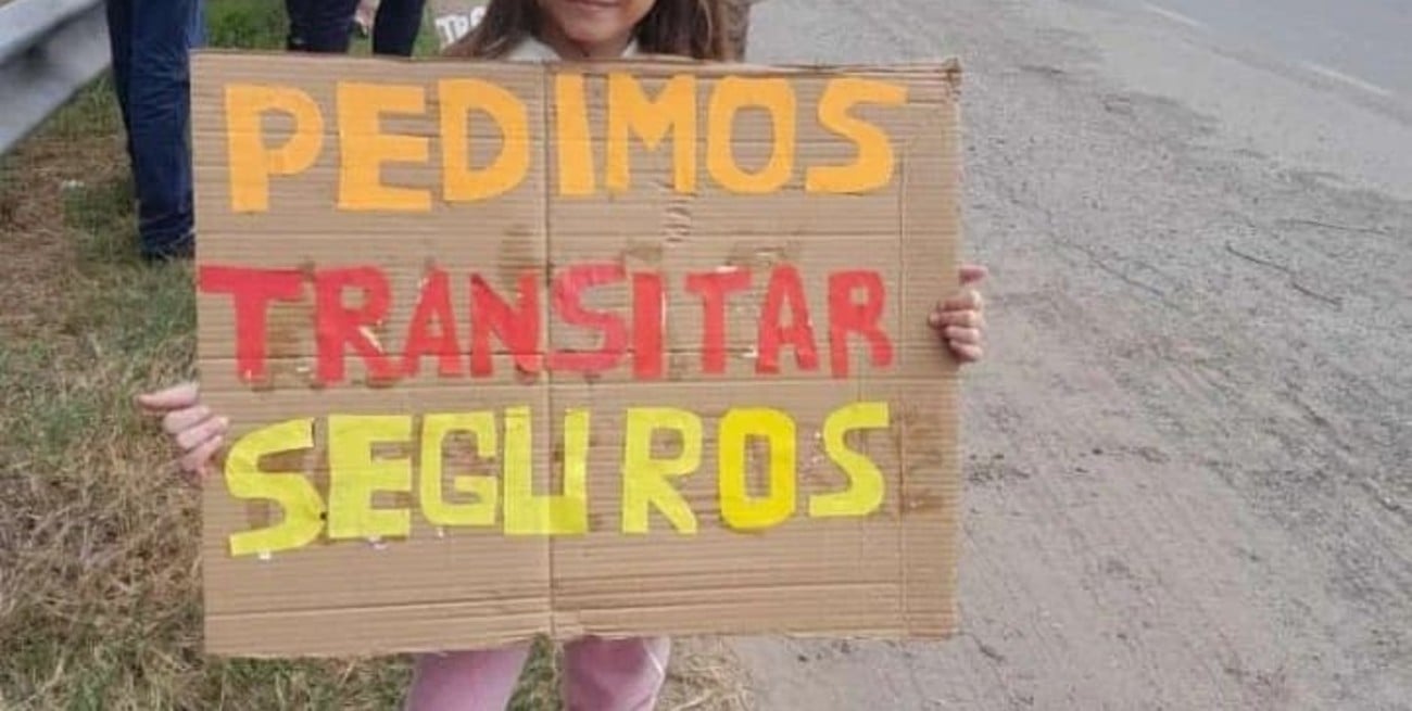 "Pedimos transitar seguros", fue uno de los emblemas de la convocatoria. Foto: Ruta 11 en Emergencia