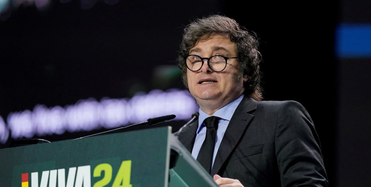 Milei, en su discurso durante un acto en Madrid, organizado por Vox, calificó como “corrupta” a Begoña Gómez, esposa del líder español. Foto: REUTERS / Ana Beltran.