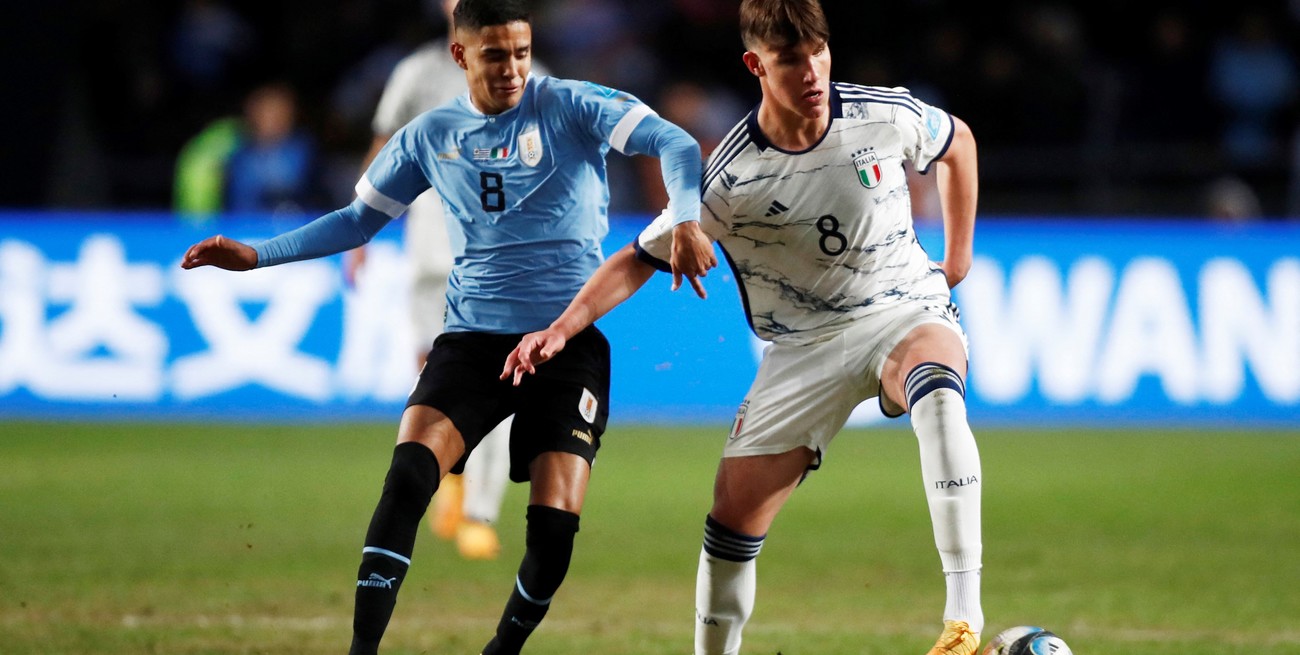 Soccer Football - FIFA Under-20 World Cup - Final - Uruguay v Italy - Estadio Unico Diego Armando Maradona, La Plata, Argentina - June 11, 2023
Uruguay's Rodrigo Chagas in action with Italy's Cesare Casadei REUTERS/Agustin Marcarian