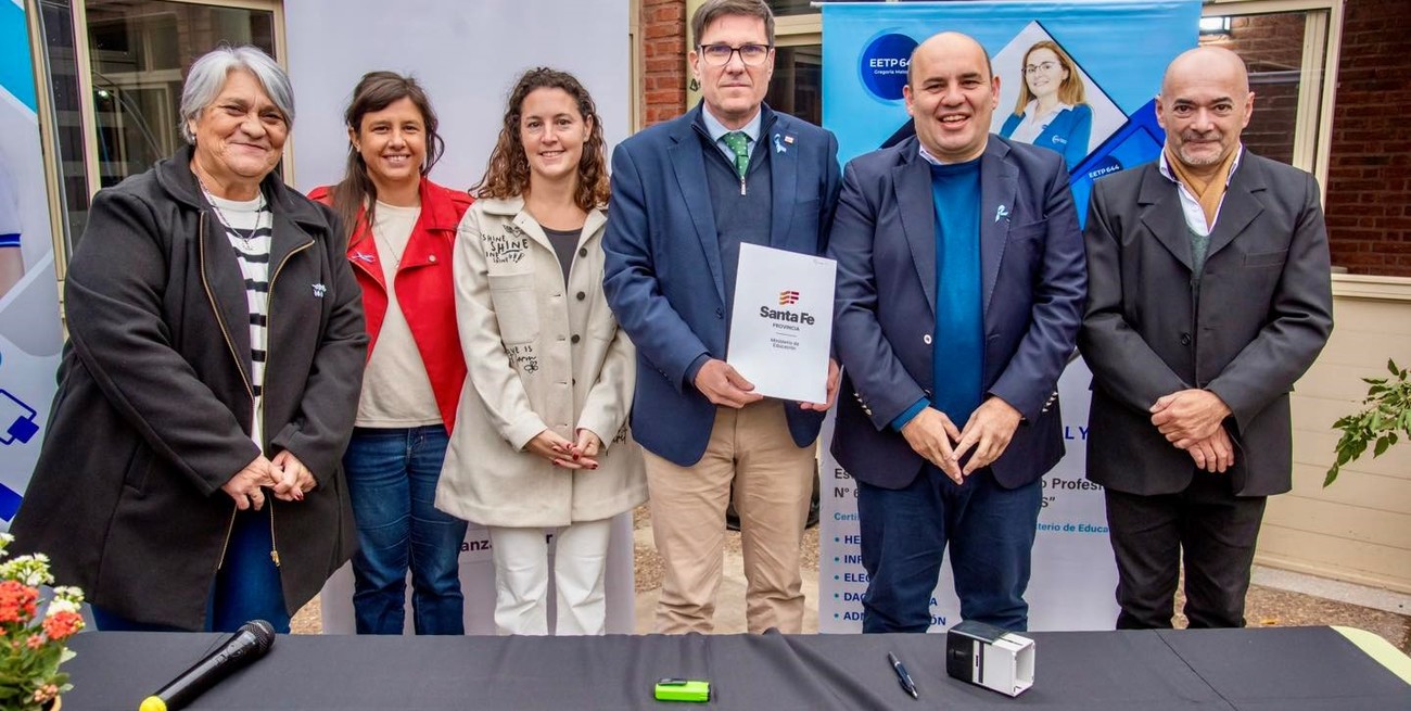 En el mes de mayo Goity firmó convenios para construir dos aulas en la E.E.T.P. N° 644 “Gregoria Matorras” de Esperanza y un aula en el edificio que comparten la Escuela N° 340 “Fray Luis Beltrán” y el Núcleo Secundario Rural Nº 1375 de Grütly Norte.