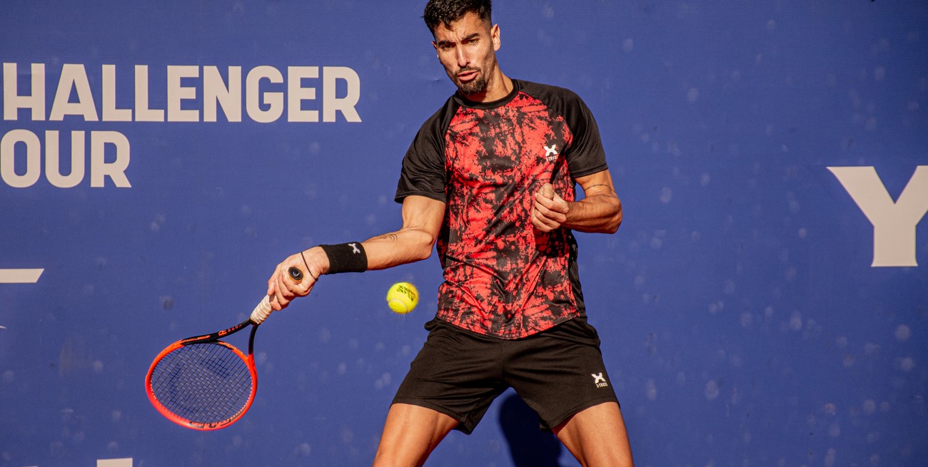 Tomás Farjat en acción durante el AAT Challenger Santander. Crédito: AAT.