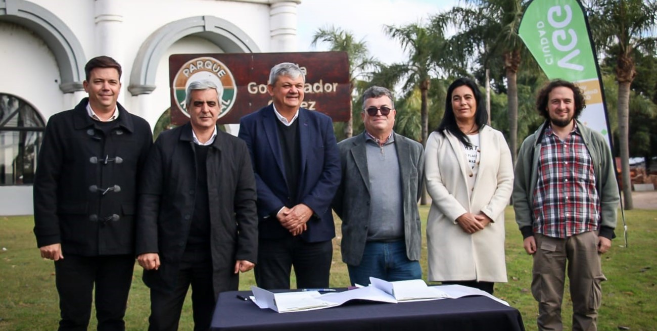 “Desde el primer día de nuestra gestión estamos trabajando de forma articulada a la UNR en muchas acciones que nos sirven a todos, y ese es el camino, poder estar unidos para sumar y seguir creciendo”, agregó.