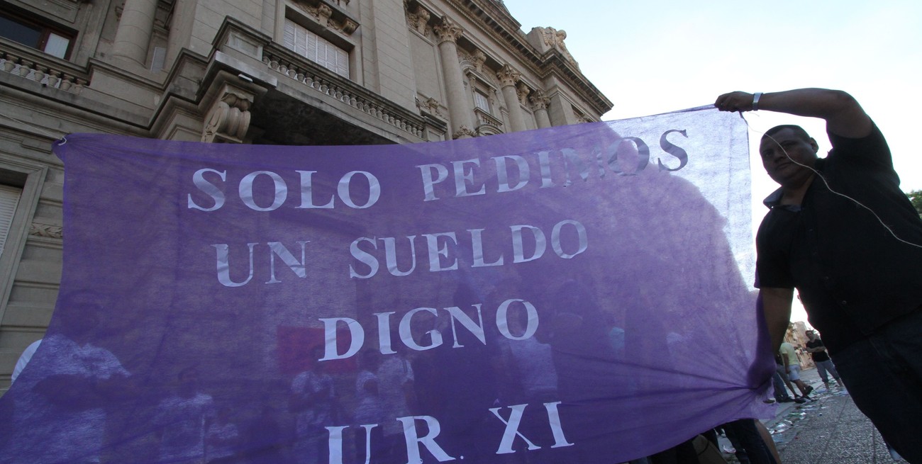 Al reclamo de las unidades regionales de Santa Fe y Rosario se sumaron otras departamentales. Foto: Mauricio Garín/Archivo