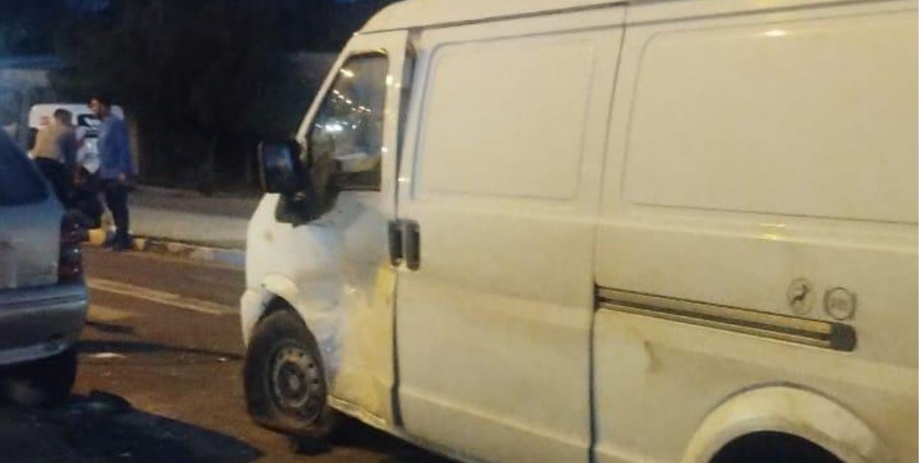 Así quedó una de las puertas de la combi. Créditos: El Litoral.