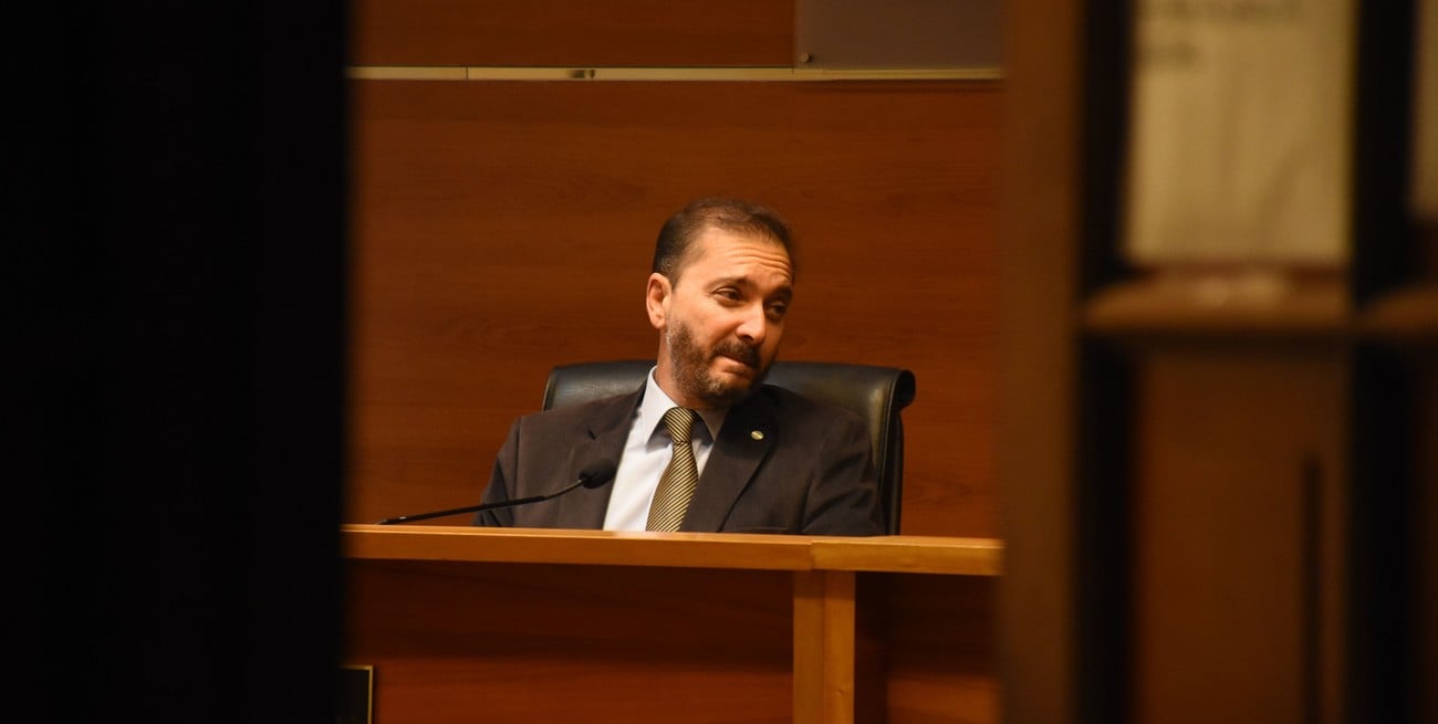 El juez Gustavo Urdiales consideró acreditados los cargos por “abusos sexual con acceso carnal” y “promoción a la corrupción de menores”, en ambos casos “agravado por el vínculo y la edad de la víctima”. Foto: Archivo El Litoral