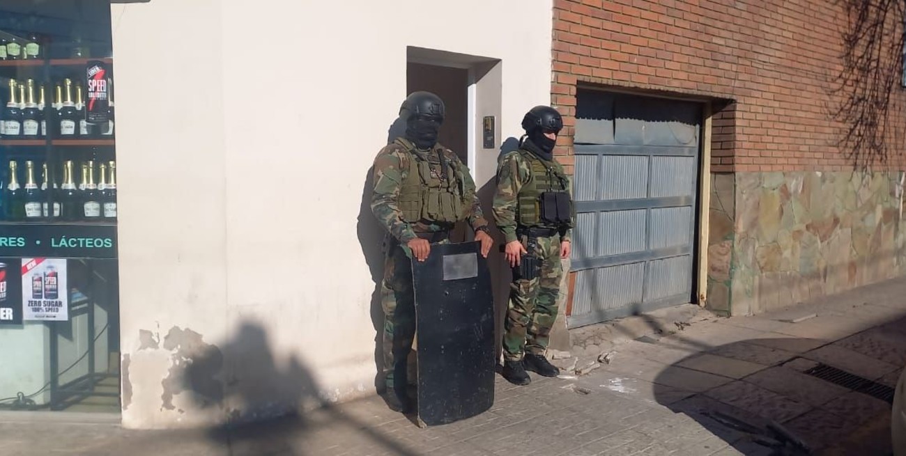 Néstor S. (37) fue apresado en la mañana del lunes en un departamento de planta alta, en la esquina de Salvador del Carril y Alvear. Foto: El Litoral