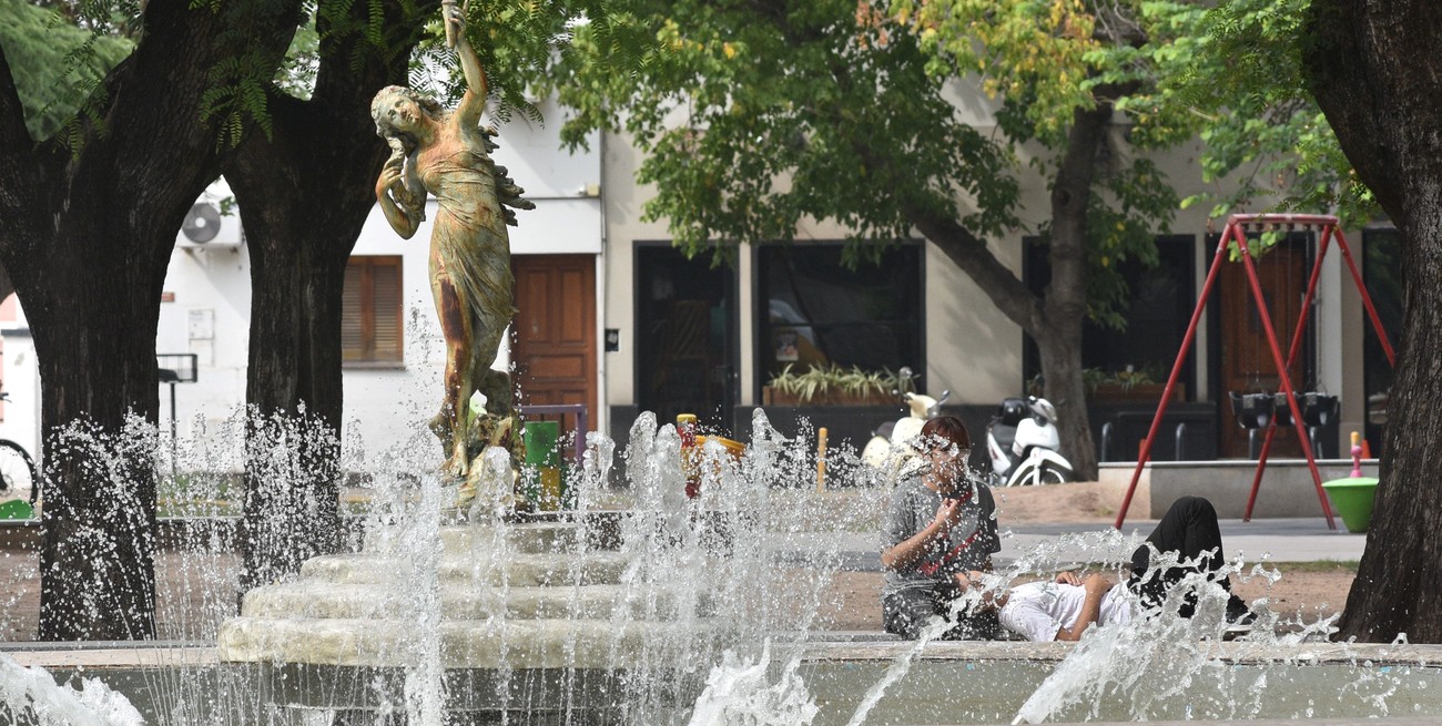 La Plaza Pueyrredón es una de las 22 seleccionadas para refaccionar, y los trabajos ya comenzaron, según marcaron desde el municipio. Crédito: Archivo / Flavio Raina