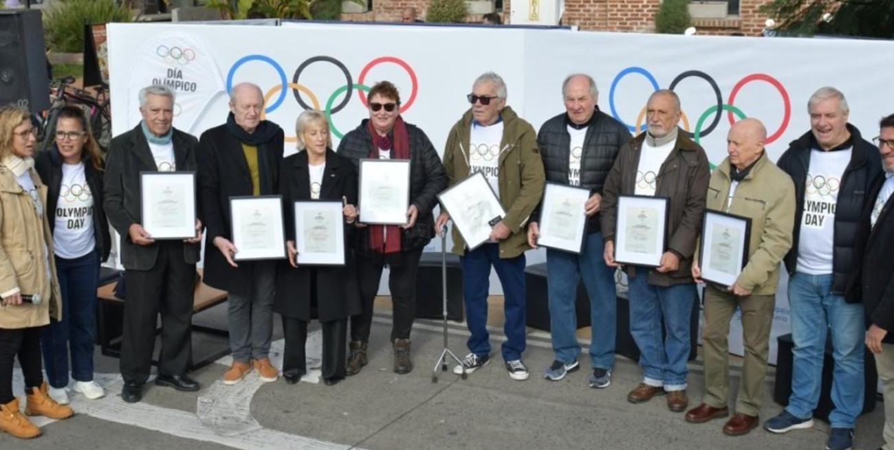 Uno de los momentos destacados de la jornada fue el homenaje que la Asociación de Olímpicos de Santa Fe, presidida por Gastón García, y su vicepresidente Leandro Marchetti, les hicieron a los atletas olímpicos rosarinos que participaron en los Juegos Olímpicos Roma 1960, Tokio 1964 y México 1968.