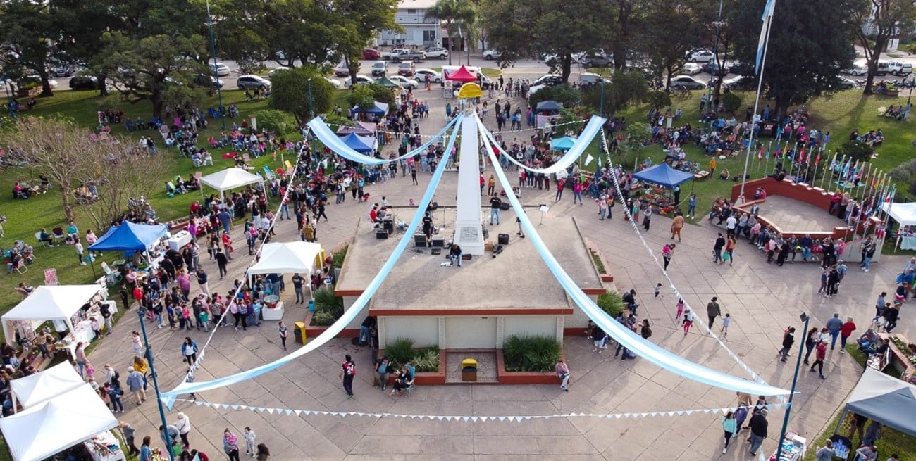 Viviendas, comercios y espacios públicos se vestirán de celeste y blanco en San Carlos Sud. Foto: Gentileza