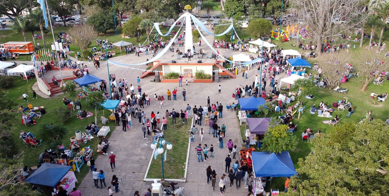 Viviendas, comercios y espacios públicos se vestirán de celeste y blanco en San Carlos Sud. Foto: Gentileza