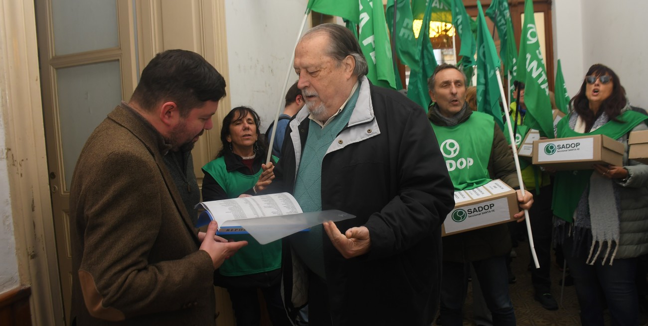 Los sindicalistas fueron recibidos por funcionarios de la Dirección Regional de Santa Fe del Ministerio de Trabajo y Seguridad Social. Crédito: Flavio Raina