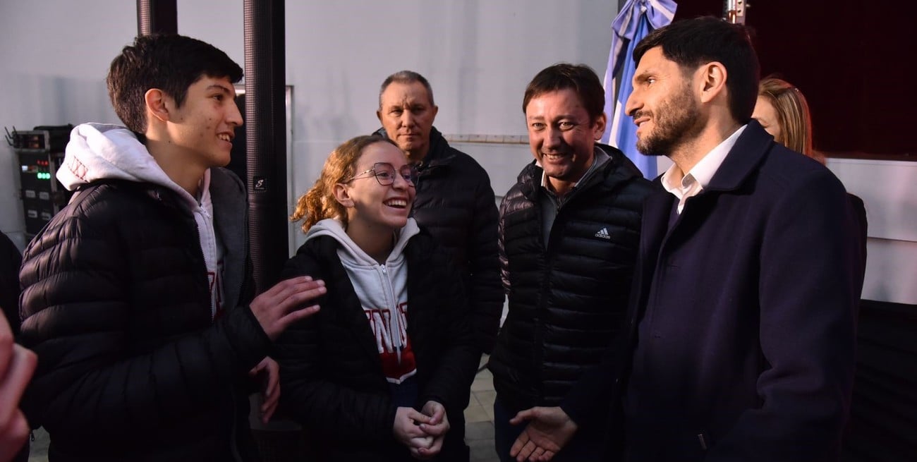 Pullaro, junto a Enrico, entregaron este viernes 22 viviendas en San Martín de las Escobas y 12 escrituras en Piamonte, María Susana, Castelar y El Trébol.