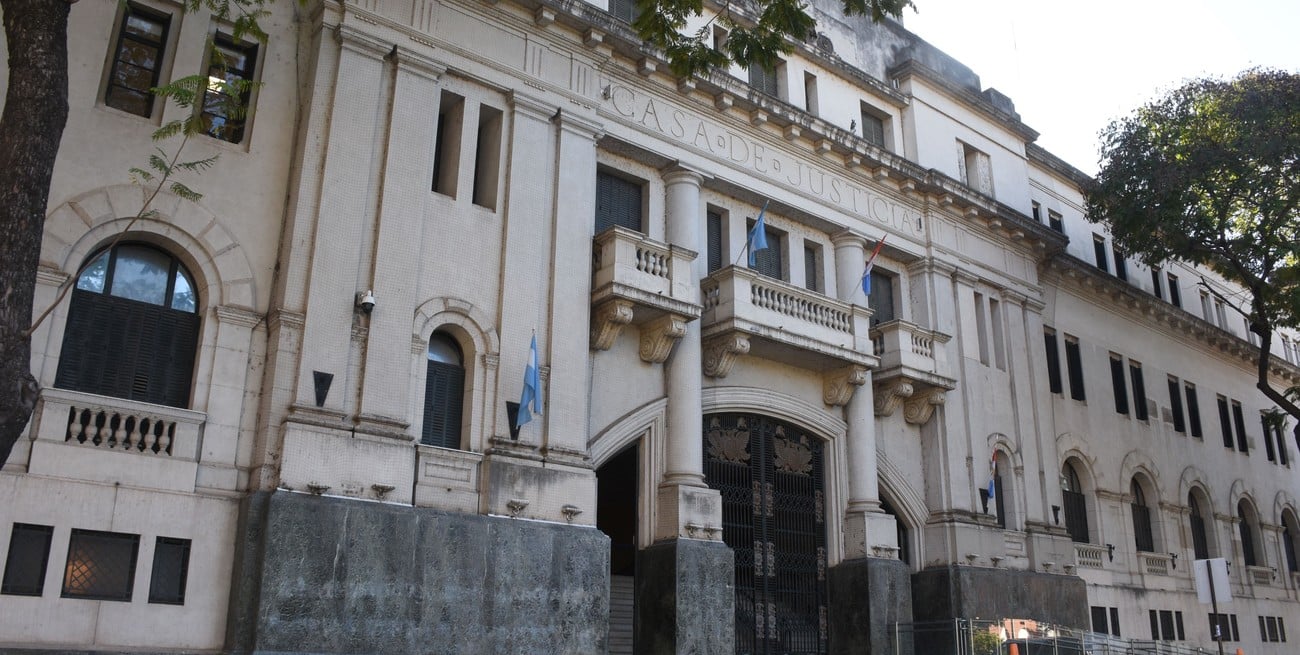 Como consecuencia del cese de pago, se inició un proceso legal que decantó en el secuestro del vehículo, que previamente había sido licitado y otorgado a la demandada. Foto: Luis Cetraro