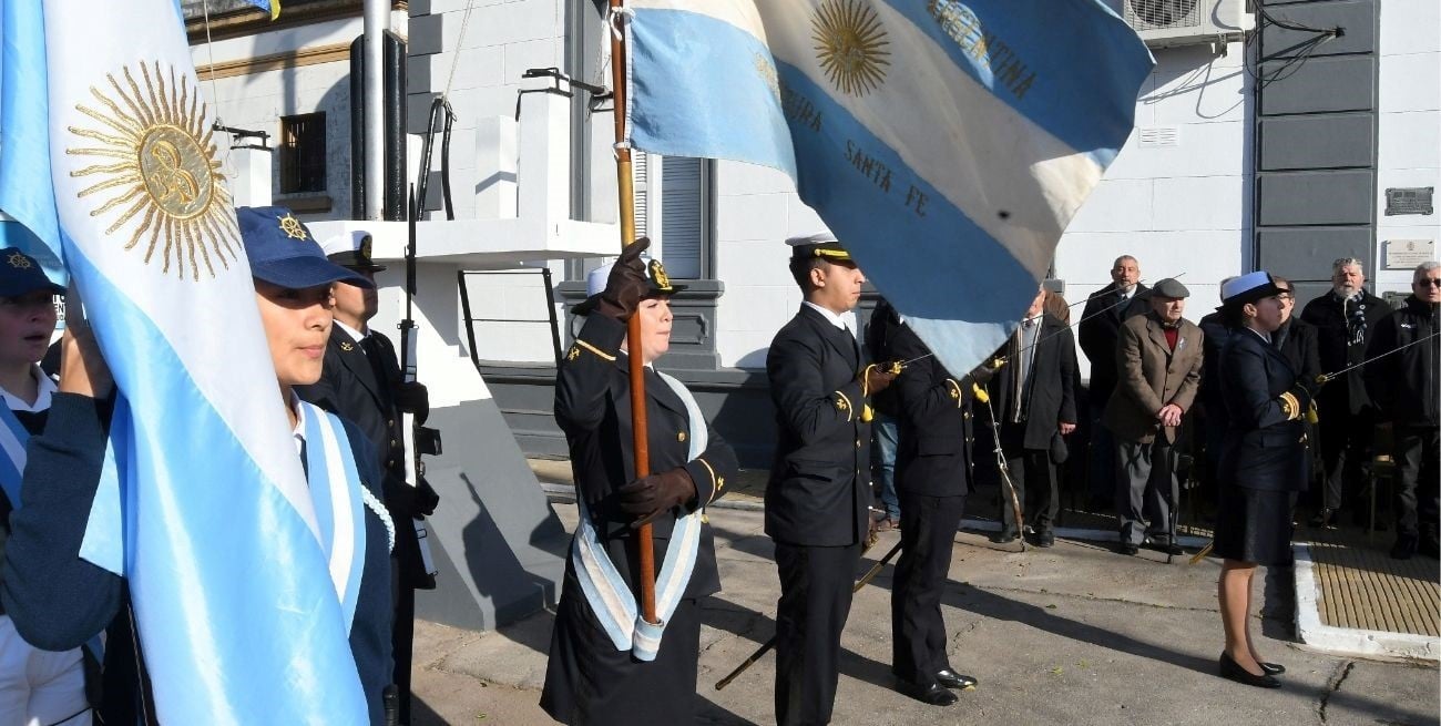 La bandera argentina estuvo presente en la ceremonia. Foto: Guillermo Di Salvatore.