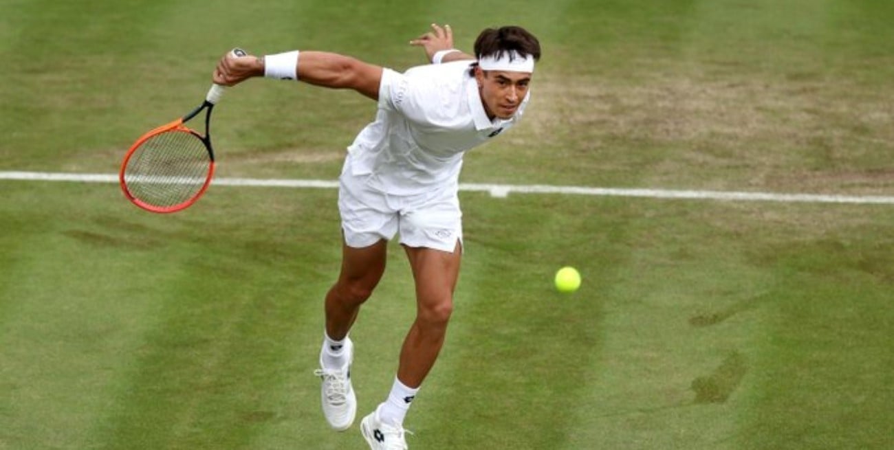 Comesaña se mantiene firme en el césped del All England.