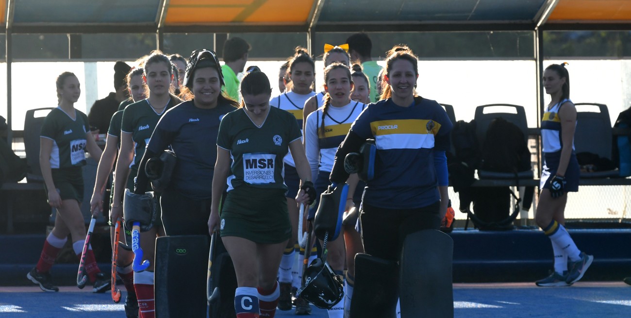 Este sábado se jugaron partidos por cuartos y semifinal del torneo de hockey femenino por la Copa Santa Fe. Foto: Mauricio Garín