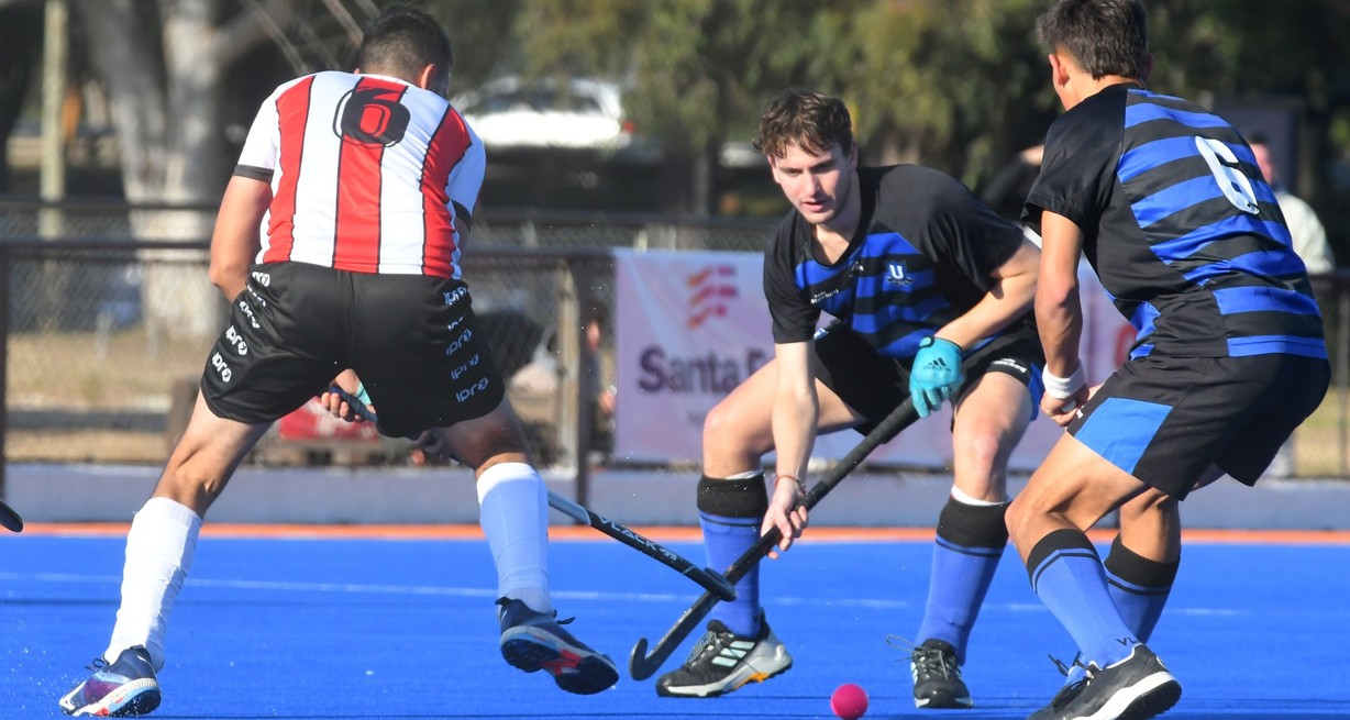 Este sábado se jugó cuartos y semifinal de la Copa Santa Fe en hockey. Foto: Mauricio Garín