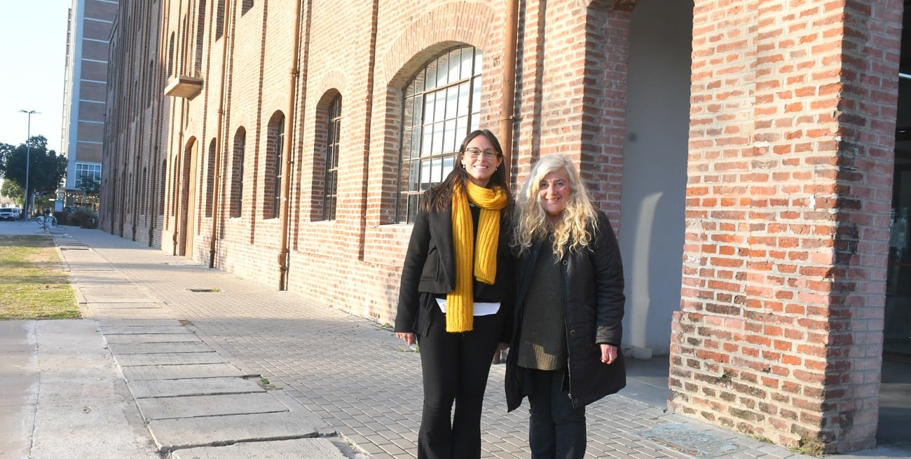 La secretaria de Educación, Alicia Barletta, y la directora ejecutiva del Liceo, Mónica Osella, explicaron cuáles son los trabajos que se encararán en el edificio patrimonial. Crédito: Manuel Fabatía
