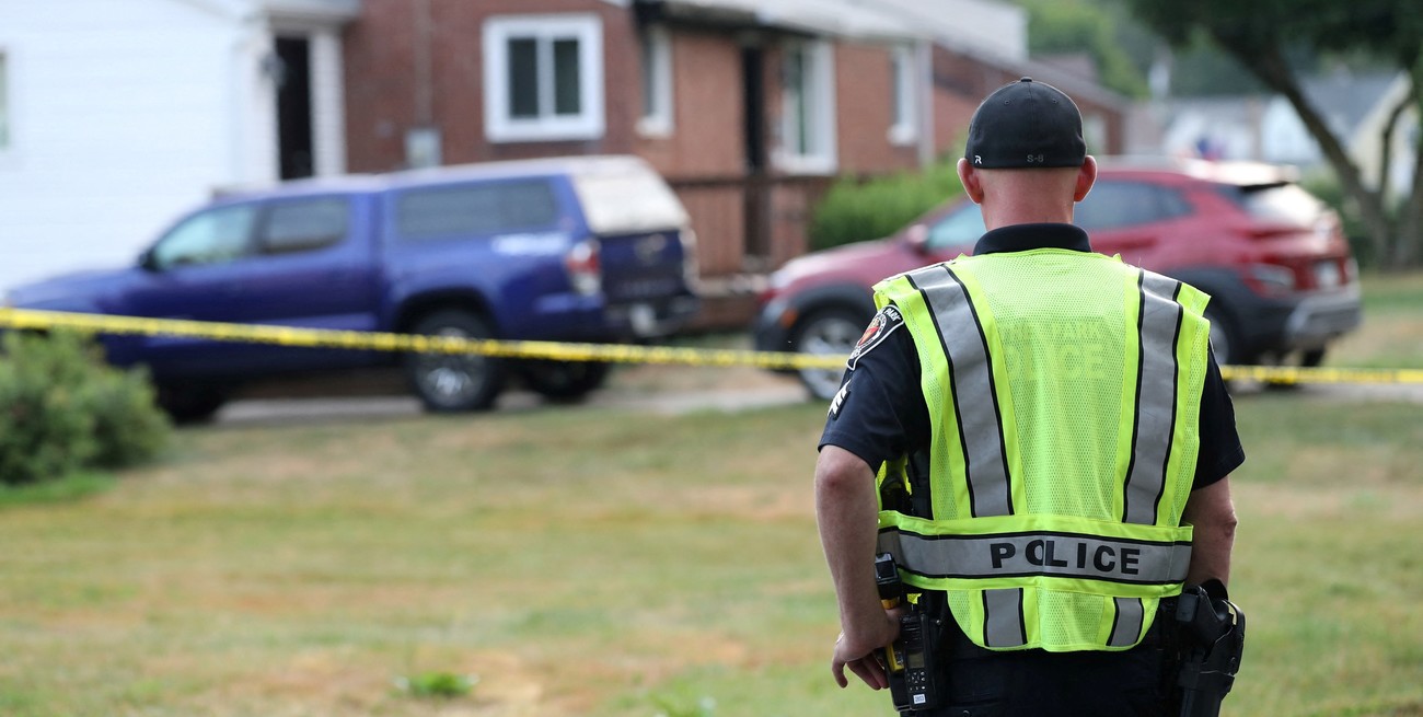 A Bethel Park police officer looks at the home of 20-year-old Thomas Matthew Crooks, named by the FBI as the "subject involved" in the attempted assassination of former President Donald Trump, in Bethel Park, Pennsylvania, U.S. July 15, 2024. REUTERS/Aaron Josefczyk