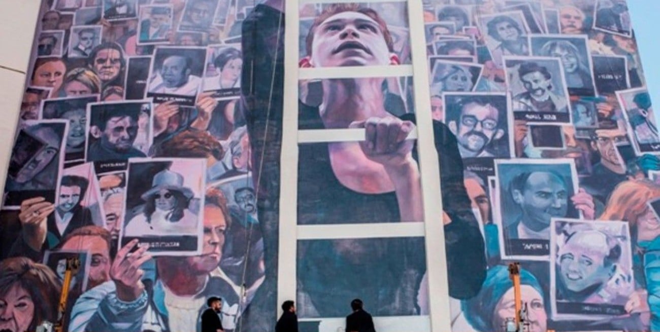 “El Muro de la Memoria” por Martín Ron. Fuente: AMIA
