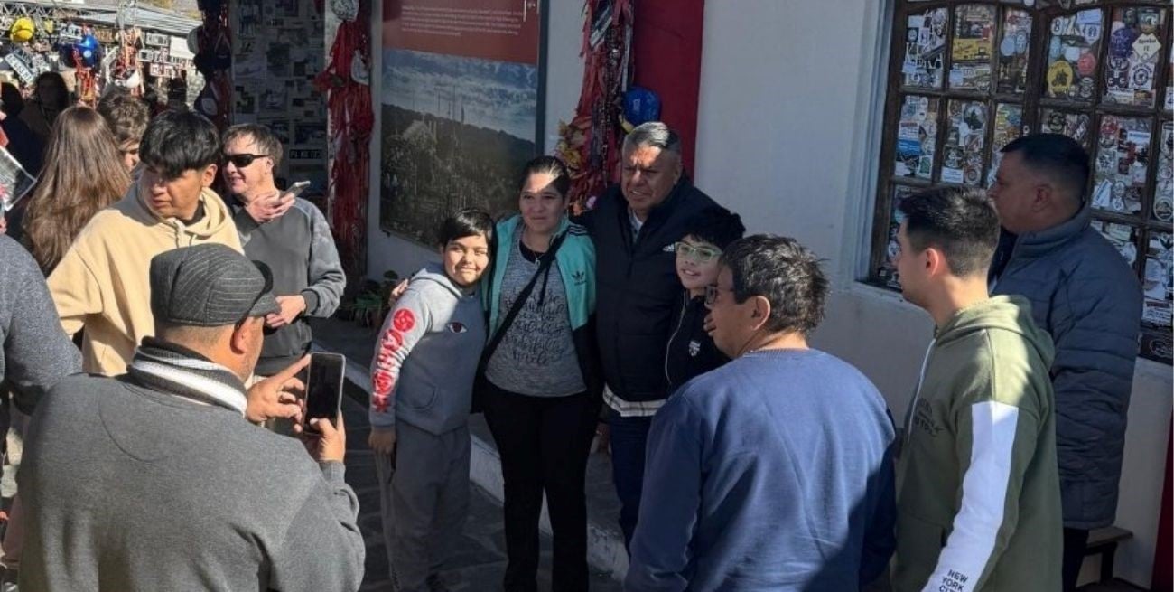 La gente se mostró entusiasmada por la llegada del Chiqui Tapia.