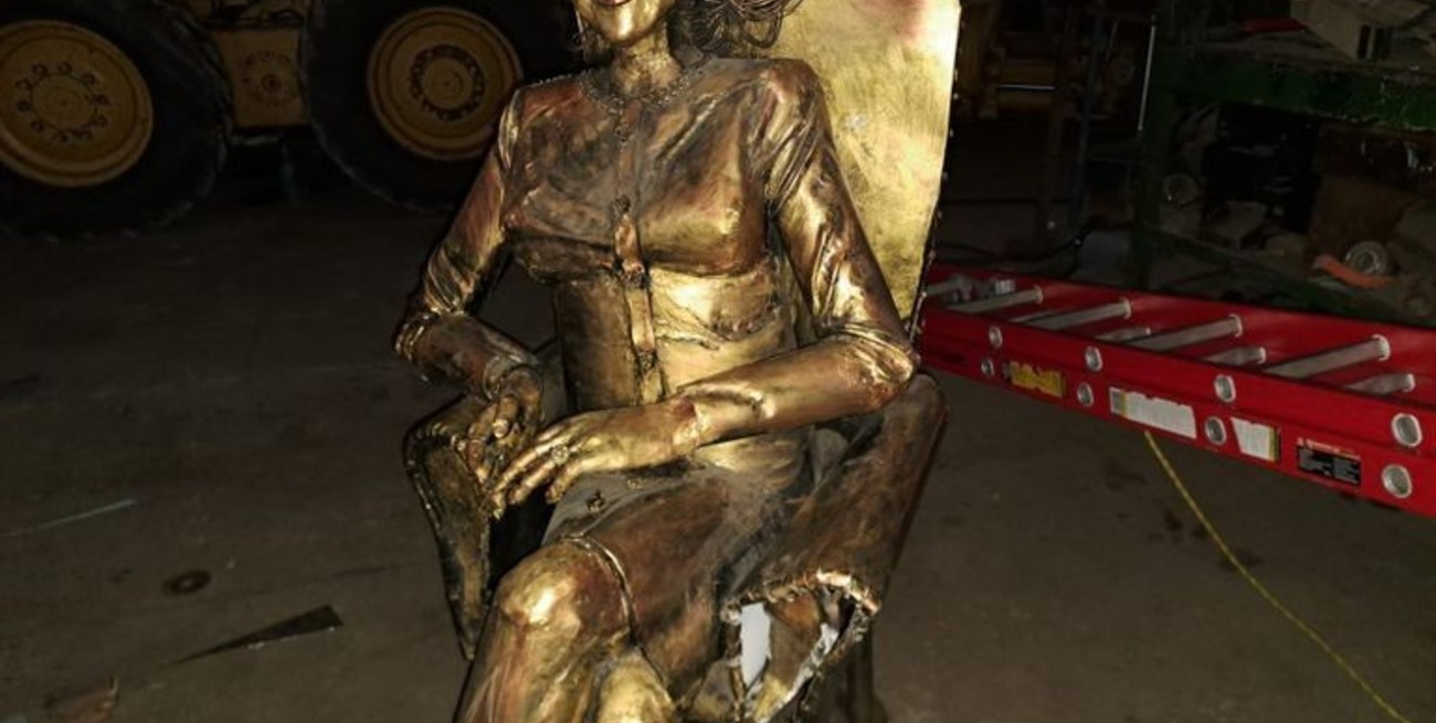 La estatua ahora está en el taller de herrería para ser reparada.

Foto: EL LITORAL