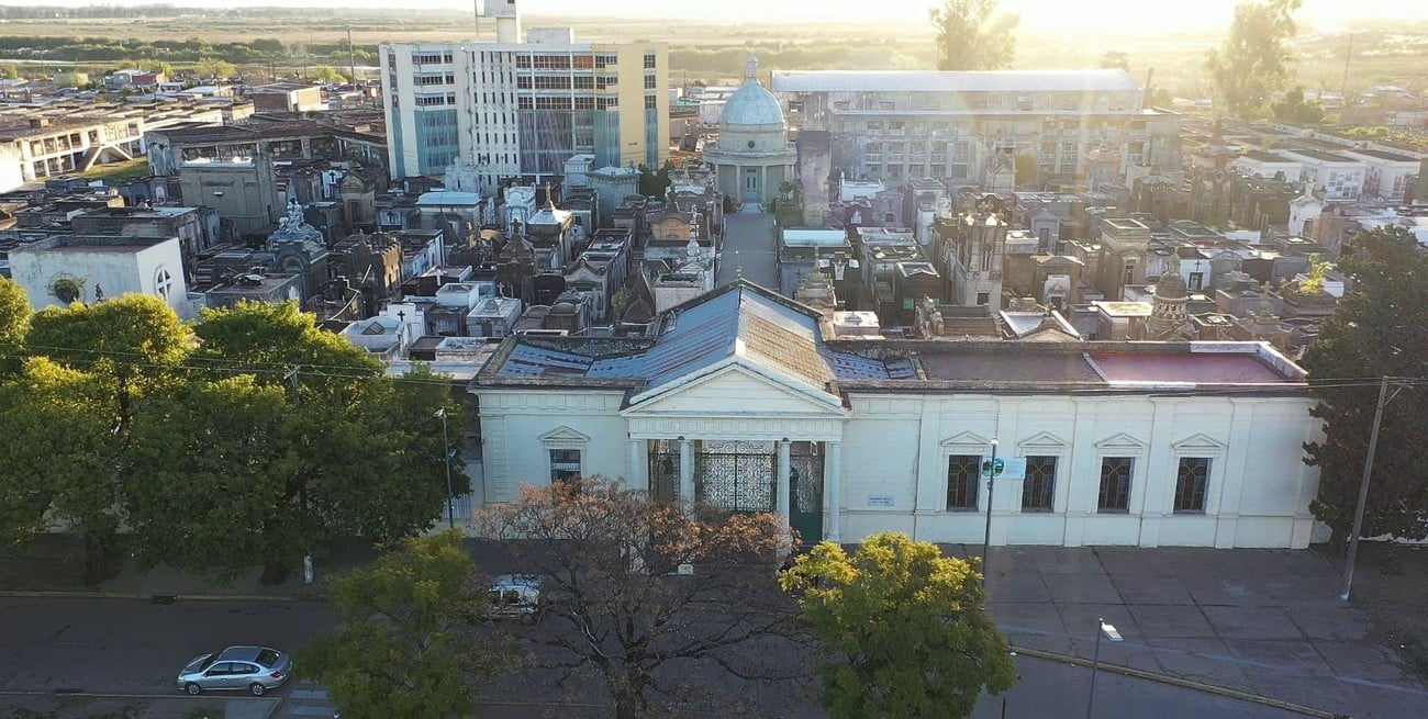 "No es simplemente una placa menos, sino que se afecta la huella, la identidad, la memoria y el patrimonio", dijo Luz Balbastro, directora del Cementerio. Crédito: Archivo