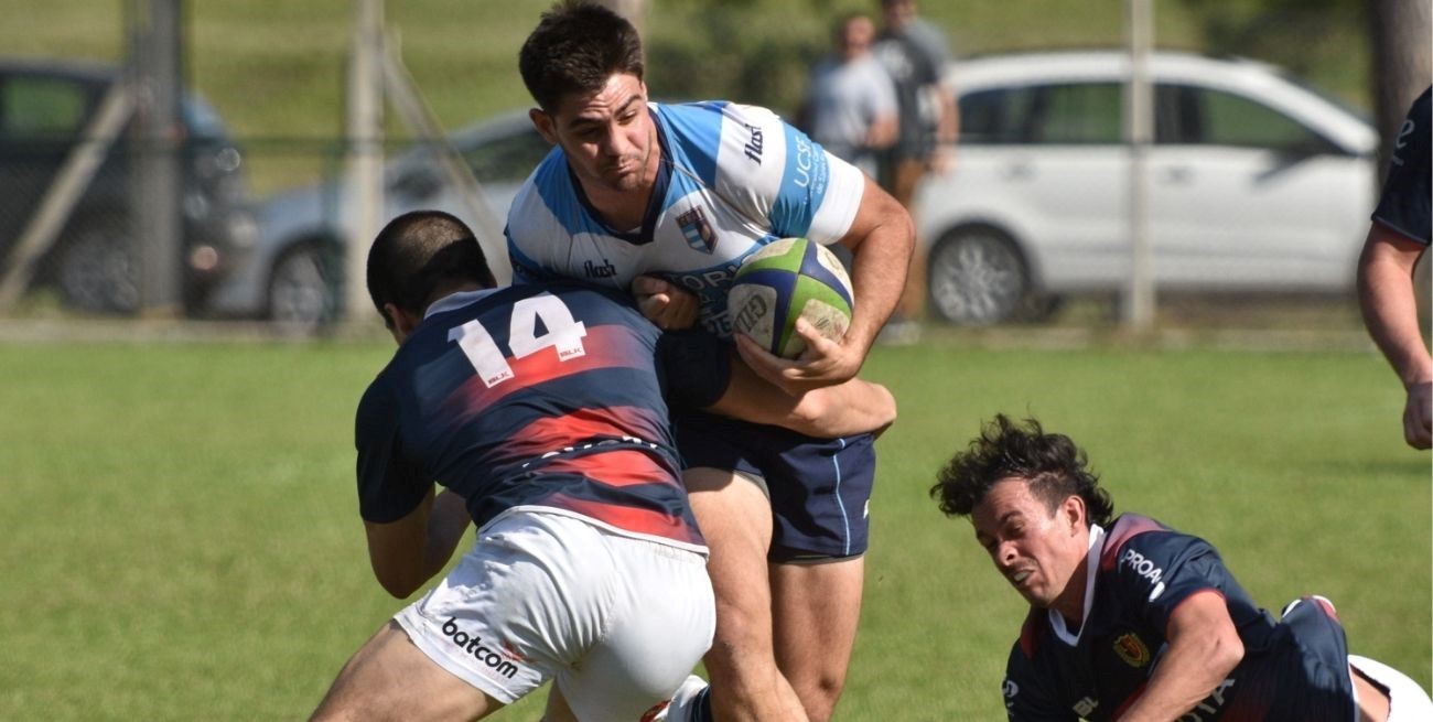 Grenon atacando la defensa de La Tablada en un partido del Nacional de Clubes.