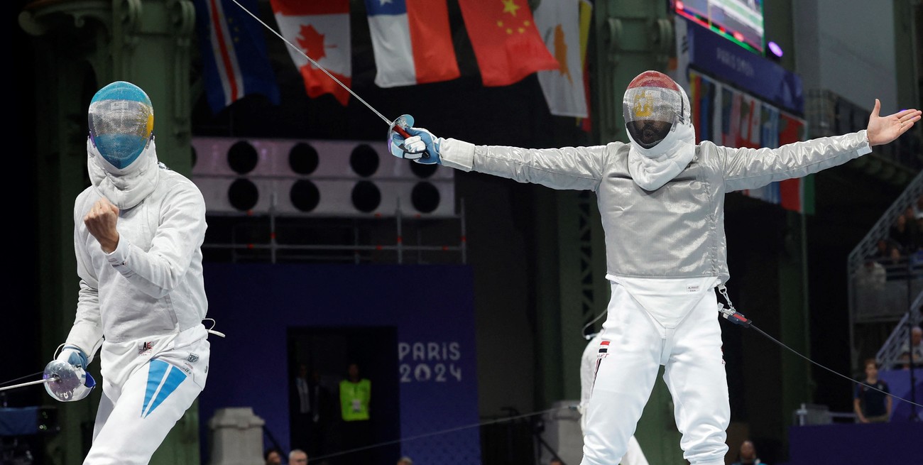 Paris 2024 Olympics - Fencing - Men's Sabre Individual Table of 32 - Grand Palais, Paris, France - July 27, 2024.
Pascual Maria di Tella of Argentina and Ziad Elsissy of Egypt react. REUTERS/Albert Gea