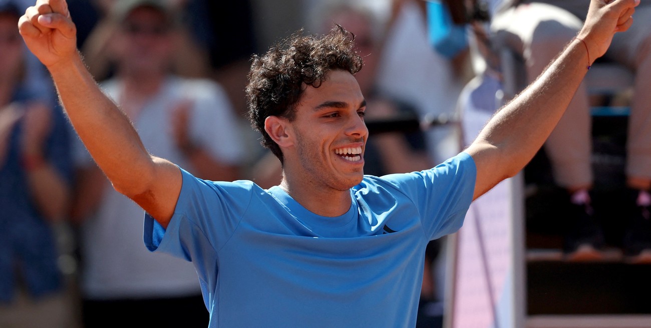 Paris 2024 Olympics - Tennis - Men's Singles Second Round - Roland-Garros Stadium, Paris, France - July 29, 2024.
Francisco Cerundolo of Argentina celebrates after winning his match against Ugo Humbert of France. REUTERS/Violeta Santos Moura