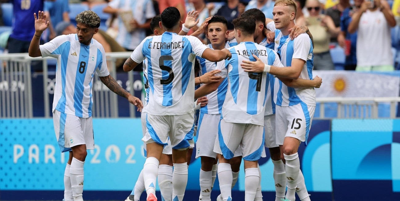 Paris 2024 Olympics - Football - Men's Group B - Ukraine vs Argentina - Lyon Stadium, Decines-Charpieu, France - July 30, 2024.
Thiago Almada of Argentina celebrates scoring their first goal with teammates. REUTERS/Nir Elias