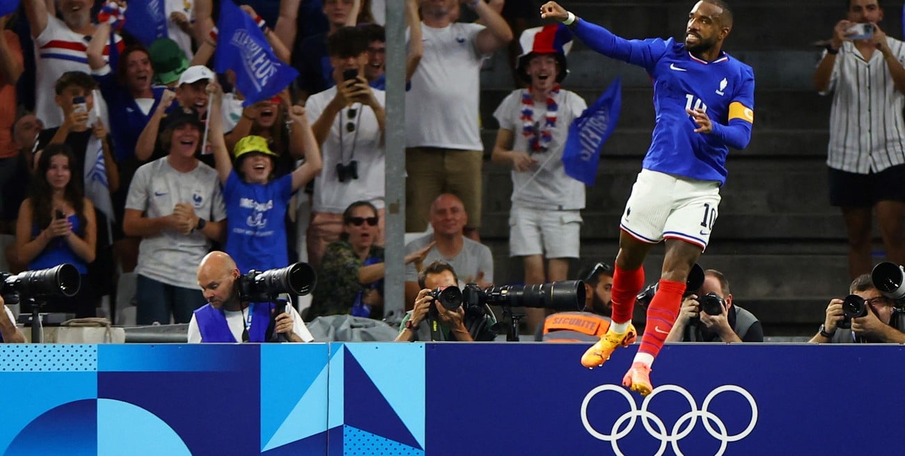 Lacazette es el más experimentado del plantel. Créditos: REUTERS.